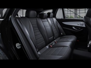 Mercedes-Benz E 400 d 4M T AMG Panorama Standhzg AHK Distronic