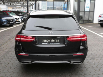 Mercedes-Benz E 400 d 4M T AMG Panorama Standhzg AHK Distronic