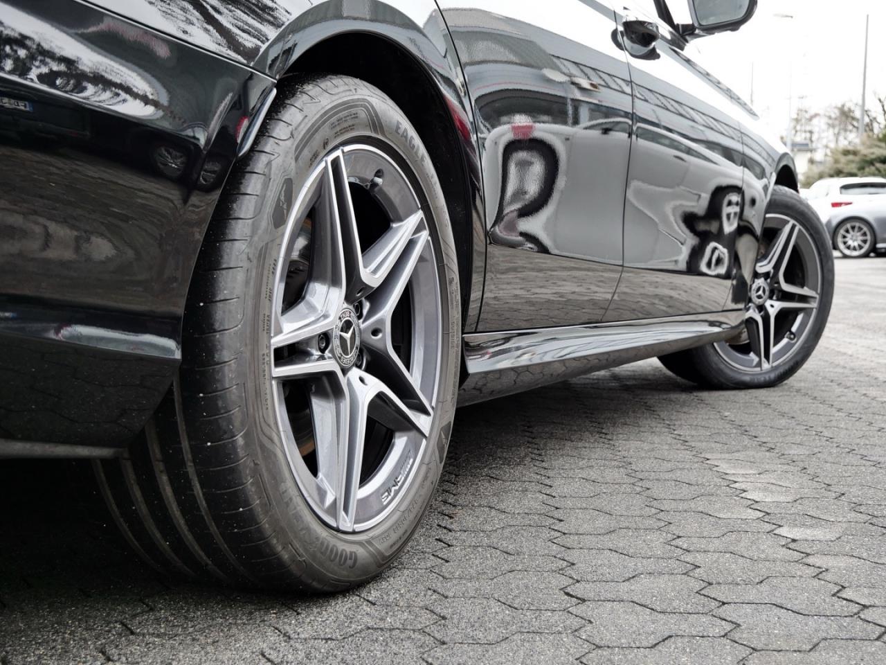 Mercedes-Benz E 400 d 4M T AMG Panorama Standhzg AHK Distronic