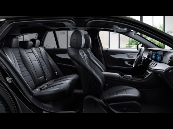 Mercedes-Benz E 400 d 4M T AMG Panorama Standhzg AHK Distronic