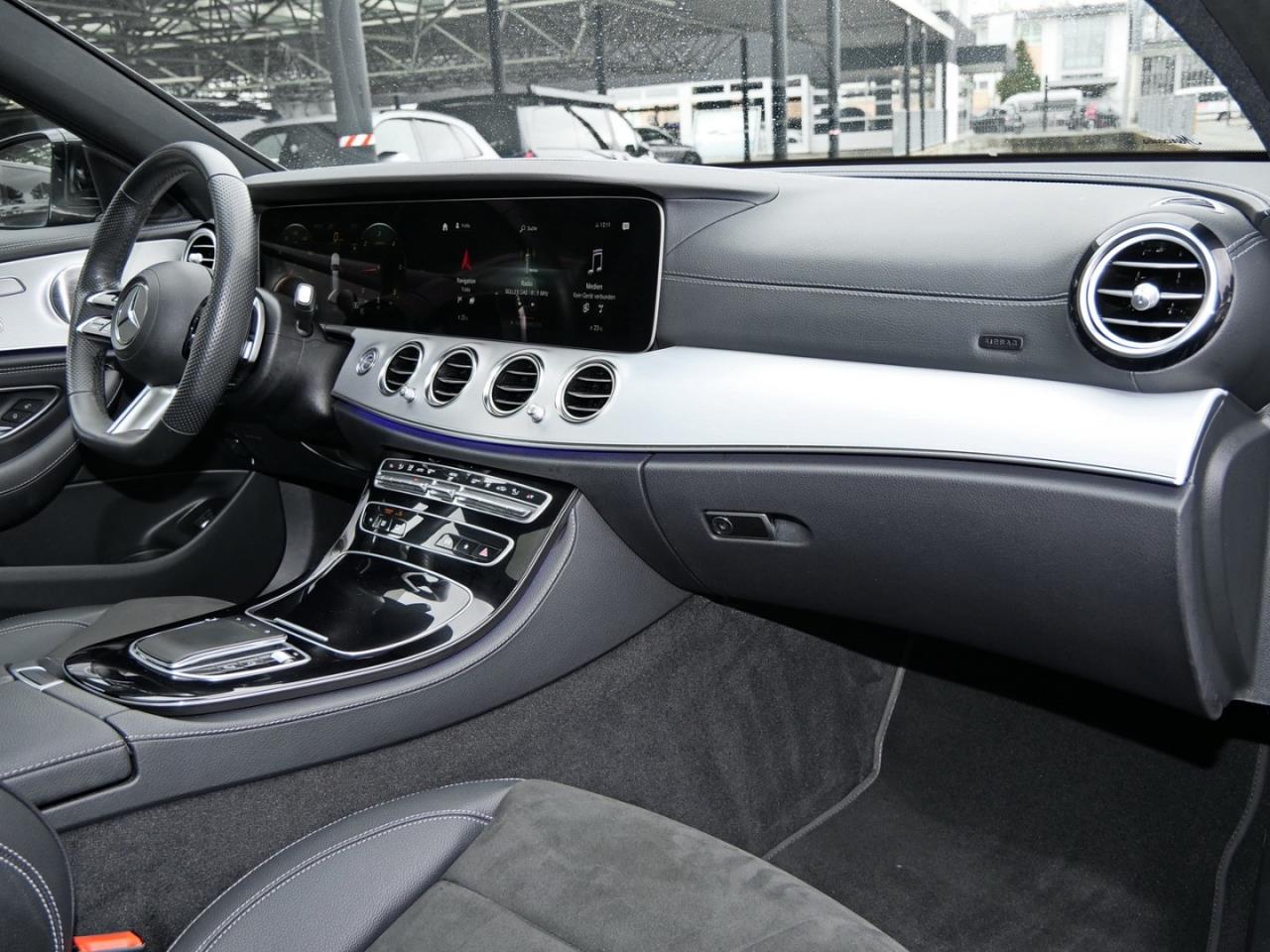 Mercedes-Benz E 400 d 4M T AMG Panorama Standhzg AHK Distronic