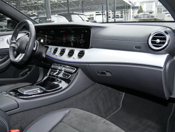 Mercedes-Benz E 400 d 4M T AMG Panorama Standhzg AHK Distronic