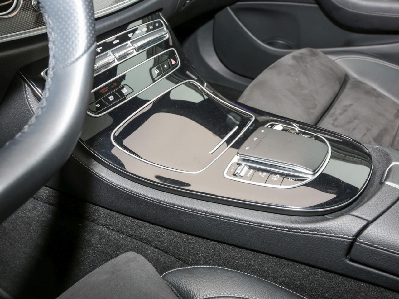 Mercedes-Benz E 450 4M T AMG Panorama Burmester HeadUp AHK 360°