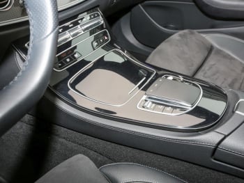 Mercedes-Benz E 450 4M T AMG Panorama Burmester HeadUp AHK 360°