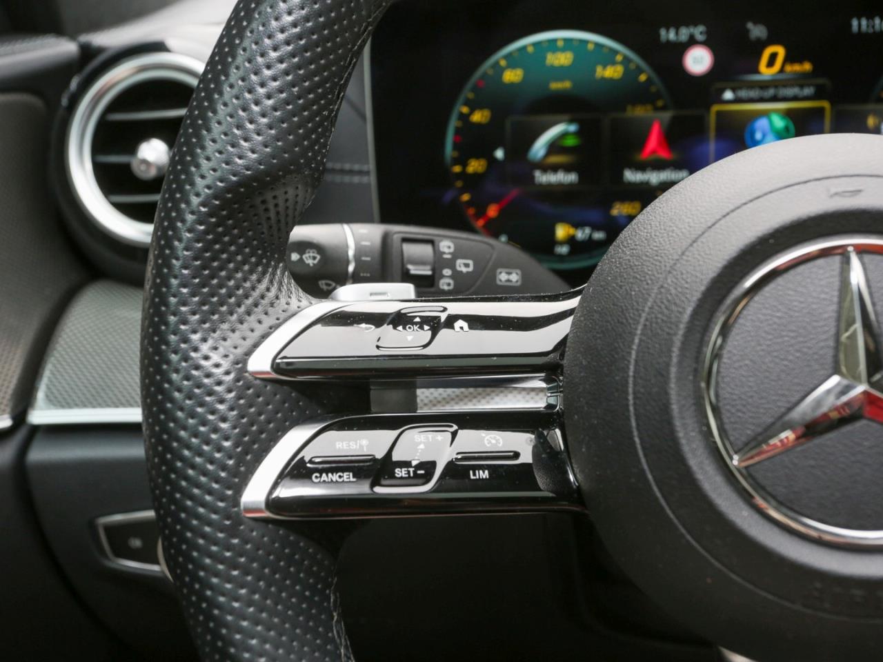 Mercedes-Benz E 450 4M T AMG Panorama Burmester HeadUp AHK 360°