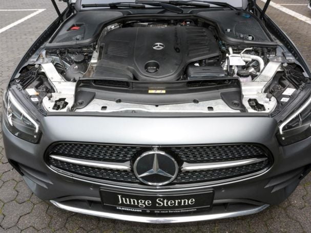 Mercedes-Benz E 450 4M T AMG Panorama Burmester HeadUp AHK 360°
