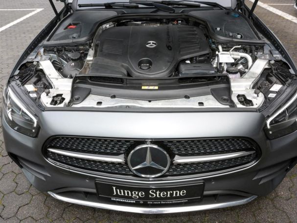 Mercedes-Benz E 450 4M T AMG Panorama Burmester HeadUp AHK 360°