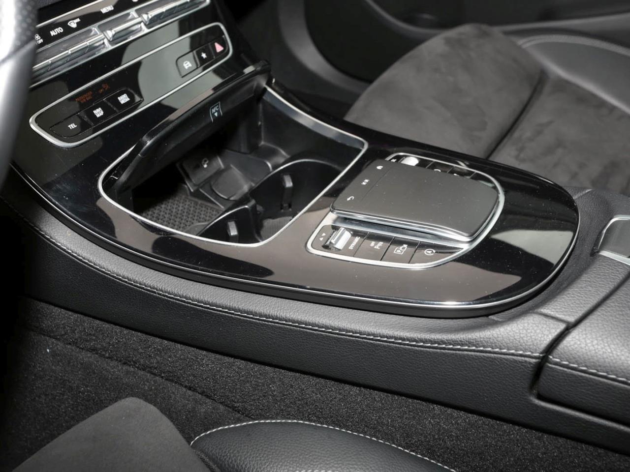 Mercedes-Benz E 450 4M T AMG Panorama Burmester HeadUp AHK 360° Mercedes-Benz E 450 4M T AMG Panorama Burmester HeadUp AHK 360°