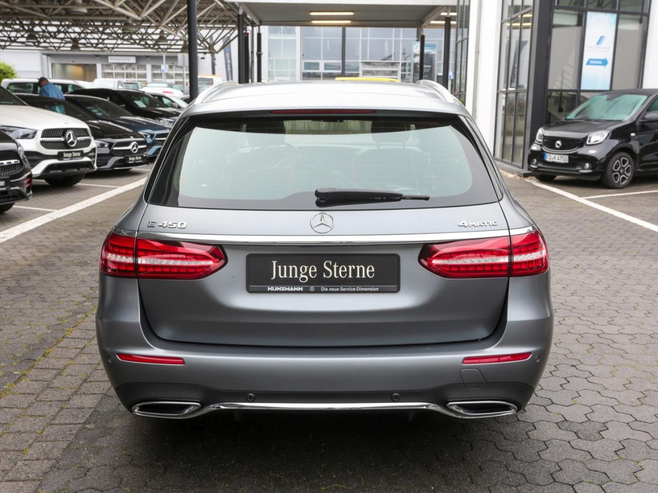 Mercedes-Benz E 450 4M T AMG Panorama Burmester HeadUp AHK 360°