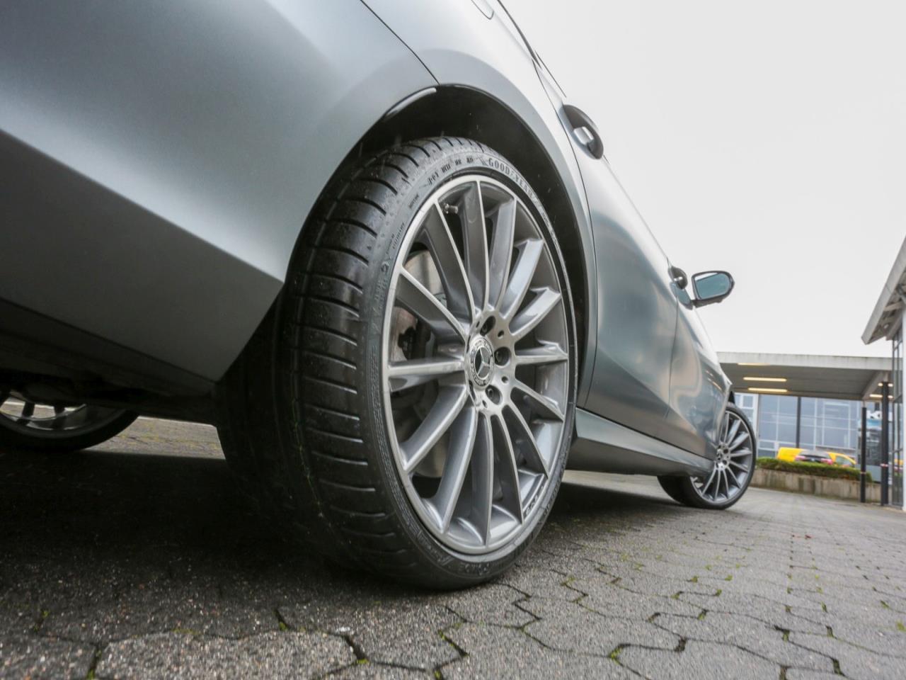 Mercedes-Benz E 450 4M T AMG Panorama Burmester HeadUp AHK 360°