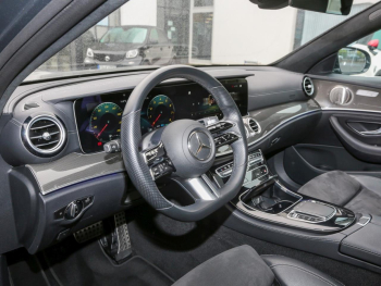 Mercedes-Benz E 450 4M T AMG Panorama Burmester HeadUp AHK 360°