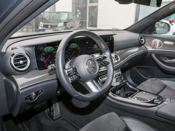 Mercedes-Benz E 450 4M T AMG Panorama Burmester HeadUp AHK 360°