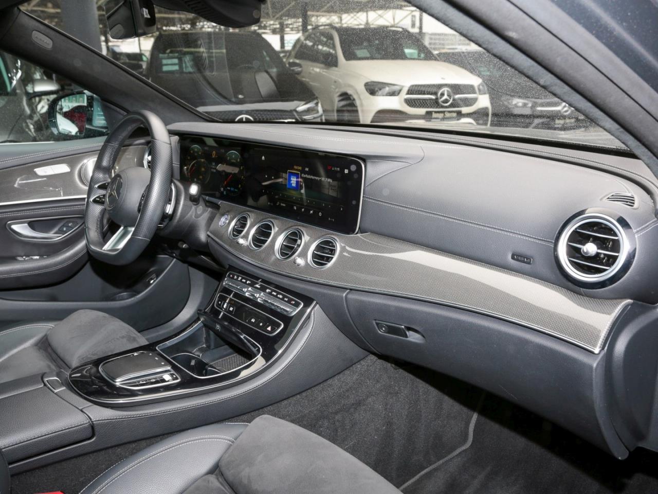 Mercedes-Benz E 450 4M T AMG Panorama Burmester HeadUp AHK 360°