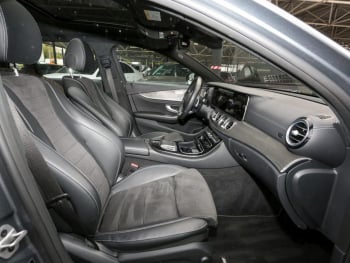 Mercedes-Benz E 450 4M T AMG Panorama Burmester HeadUp AHK 360°