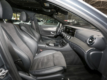 Mercedes-Benz E 450 4M T AMG Panorama Burmester HeadUp AHK 360°