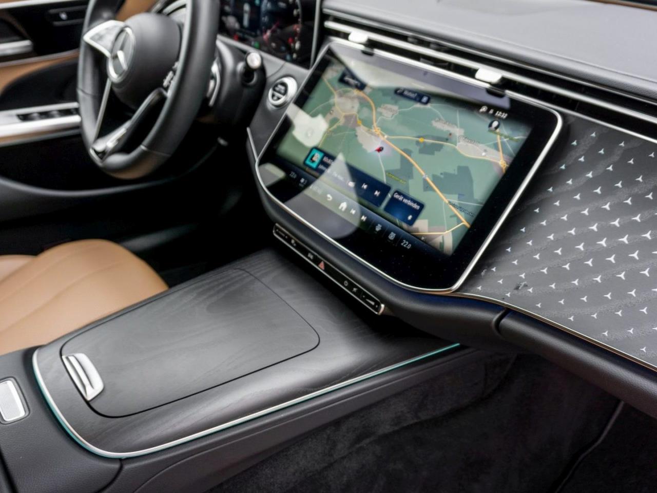 Mercedes-Benz E 200 T Avantgarde Sitzklima Distronic AHK Kamera