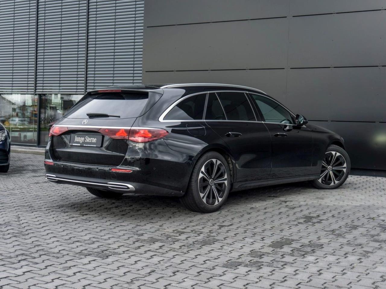 Mercedes-Benz E 200 T Avantgarde Sitzklima Distronic AHK Kamera