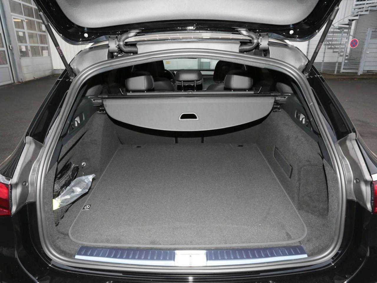 Mercedes-Benz E 220 d 4MATIC T-Modell AMG Night Standhzg AHK