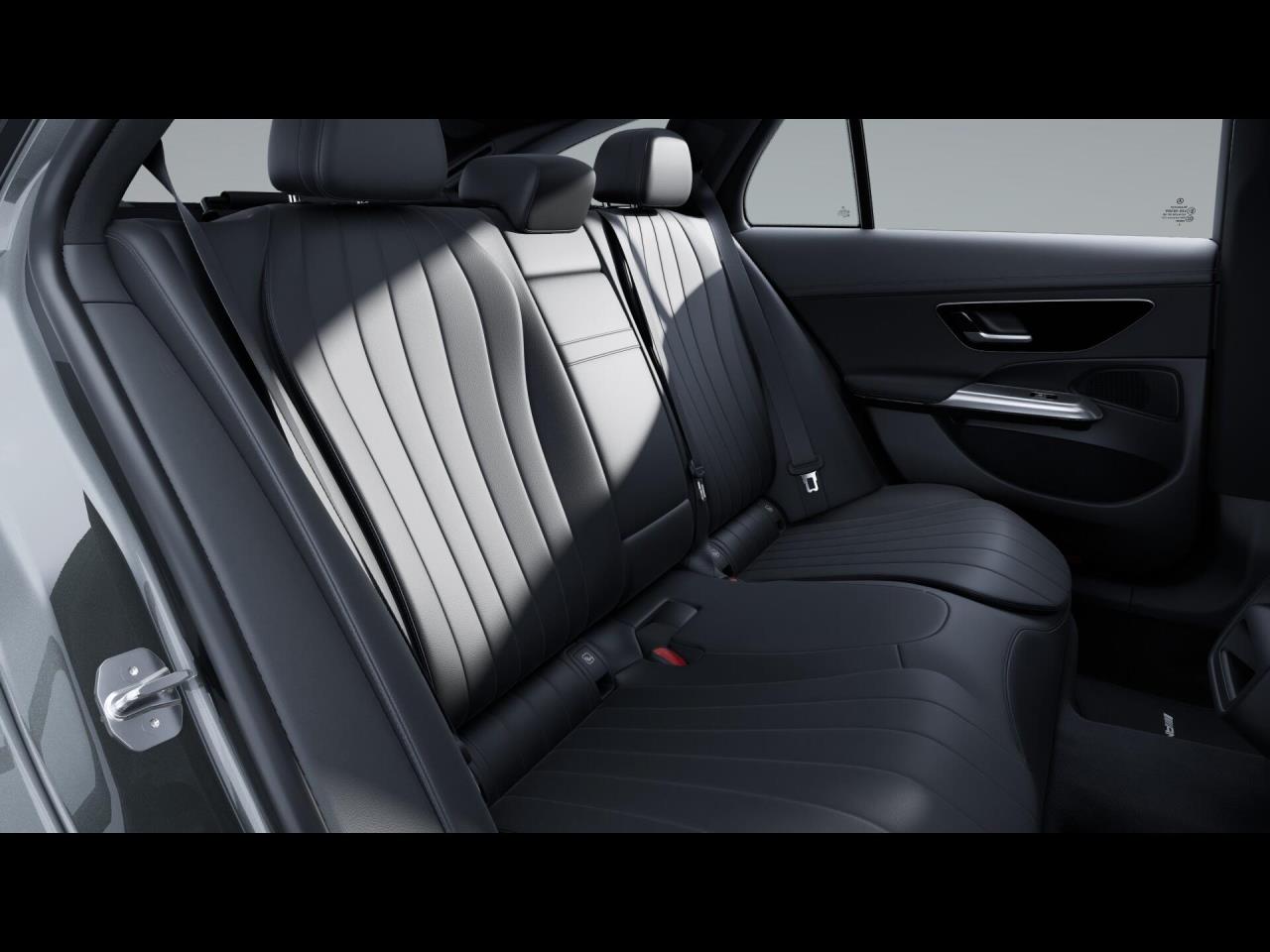 Mercedes-Benz E 220 d T AMG MBUX Navi Sitzklima Memory 360°