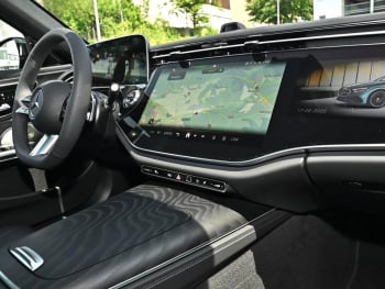 Mercedes-Benz E 220 d T-Modell AMG Night Panorama Sitzklima