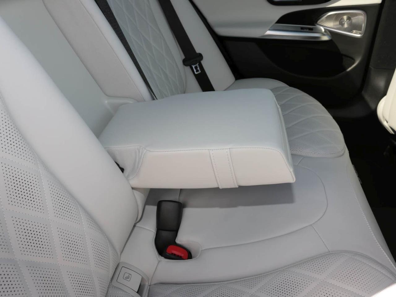 Mercedes-Benz E 220 d T-Modell Taxi AMG Night Panorama Standhzg Mercedes-Benz E 220 d T-Modell Taxi AMG Night Panorama Standhzg