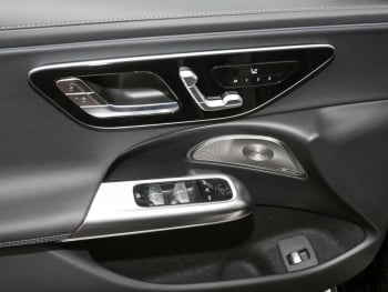 Mercedes-Benz E 220 d T-Modell AMG Night Distronic Panorama AHK Mercedes-Benz E 220 d T-Modell AMG Night Distronic Panorama AHK