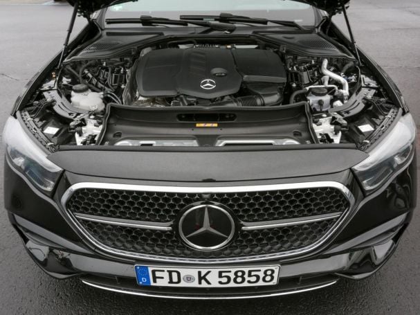 Mercedes-Benz E 220 d T-Modell AMG Night Distronic Panorama AHK Mercedes-Benz E 220 d T-Modell AMG Night Distronic Panorama AHK