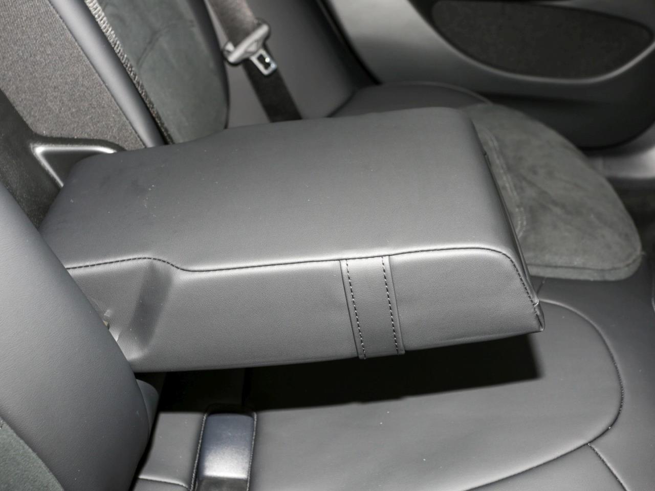 Mercedes-Benz E 220 d T-Modell AMG Night Distronic Panorama AHK Mercedes-Benz E 220 d T-Modell AMG Night Distronic Panorama AHK