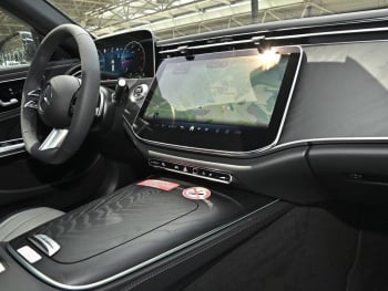 Mercedes-Benz E 220 d T-Modell AMG Panorama Distronic 360° AHK