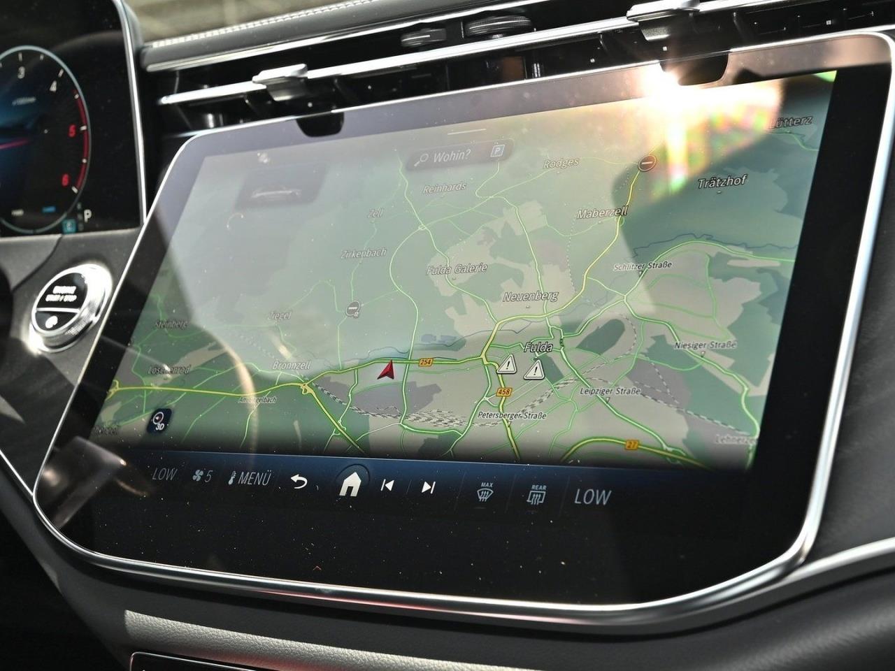 Mercedes-Benz E 220 d T-Modell AMG Panorama Distronic 360° AHK