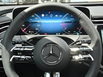 Mercedes-Benz E 220 d T-Modell AMG Panorama Distronic 360° AHK