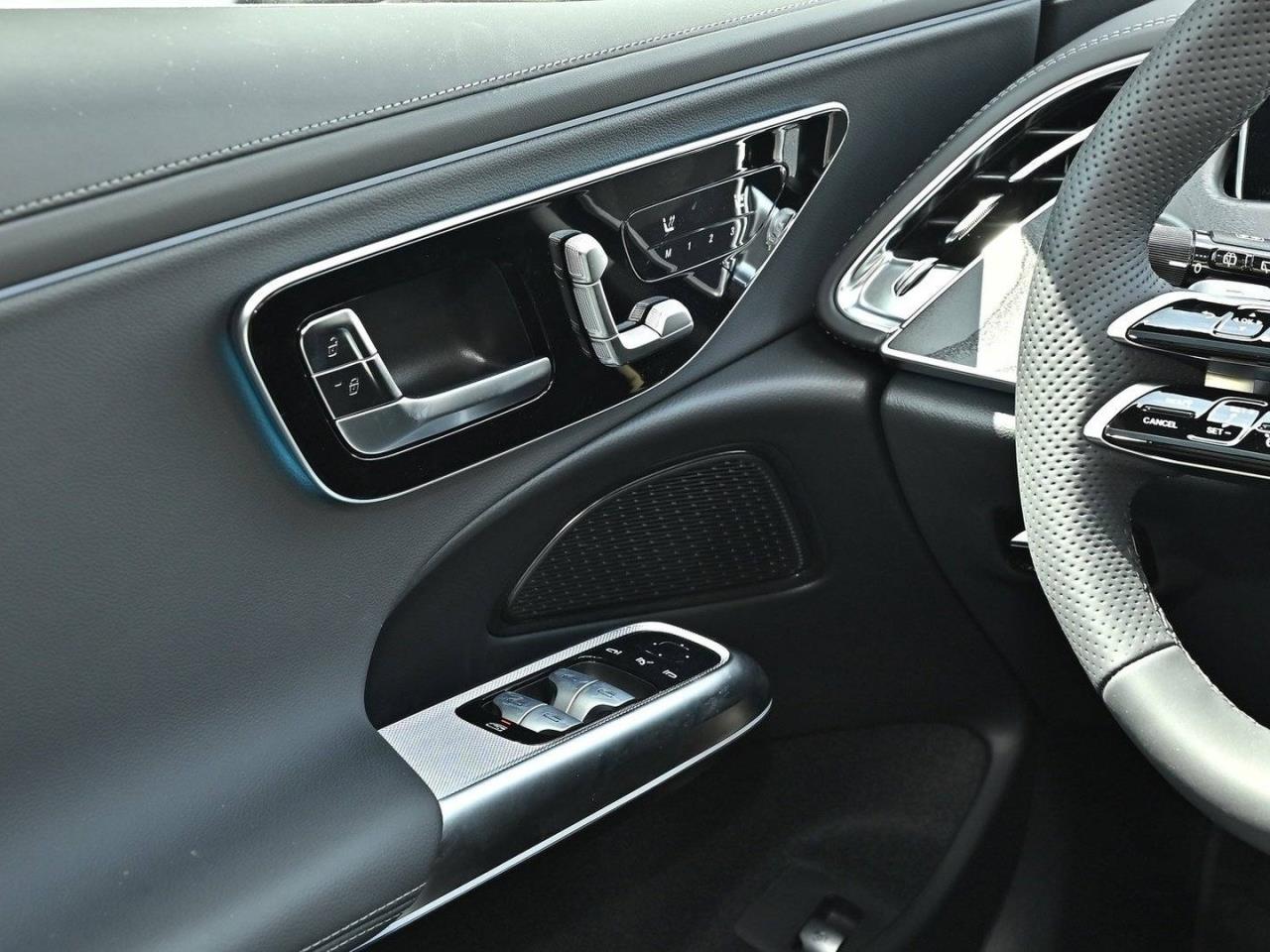 Mercedes-Benz E 220 d T-Modell AMG Panorama Distronic 360° AHK