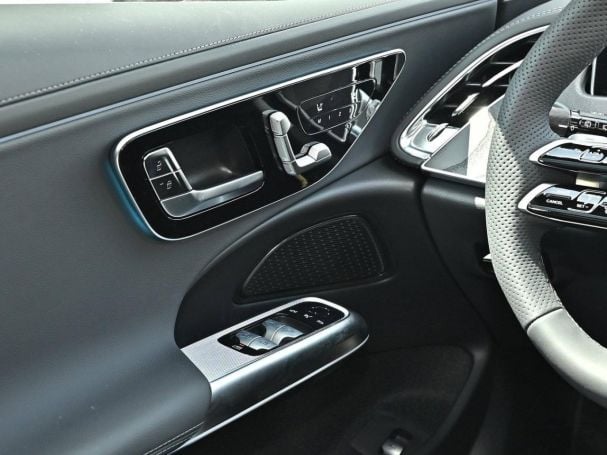 Mercedes-Benz E 220 d T-Modell AMG Panorama Distronic 360° AHK