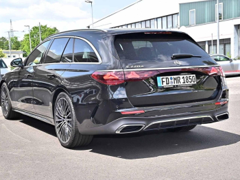 Mercedes-Benz E 220 d T-Modell AMG Panorama Distronic 360° AHK