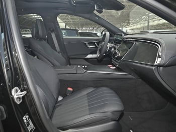 Mercedes-Benz E 220 d T-Modell AMG Panorama Distronic 360° AHK