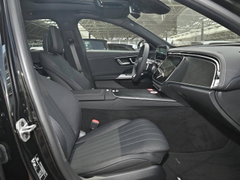 Mercedes-Benz E 220 d T-Modell AMG Panorama Distronic 360° AHK