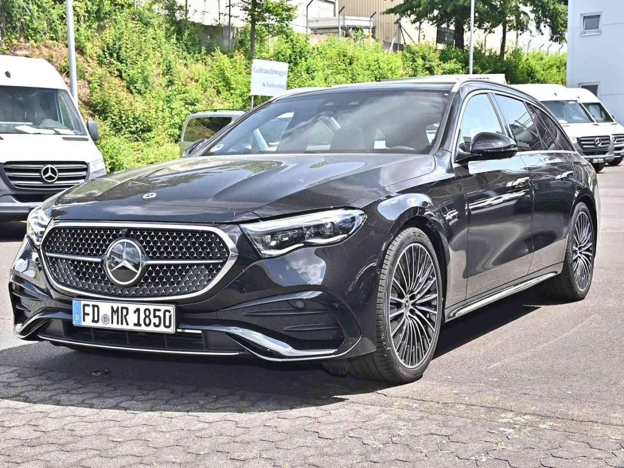 Mercedes-Benz E 220 d T-Modell AMG Panorama Distronic 360° AHK