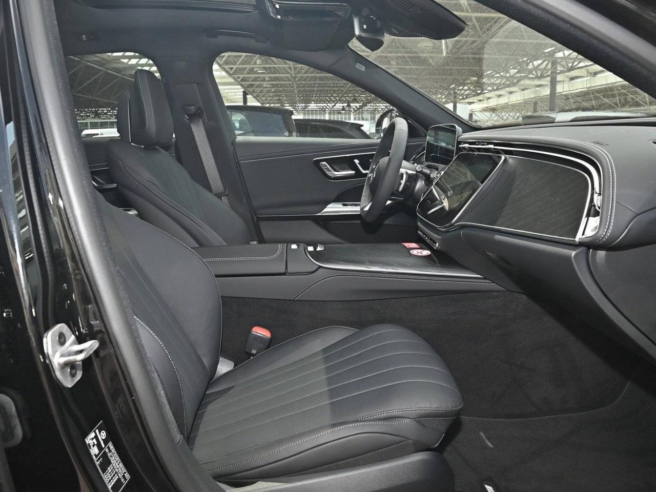 Mercedes-Benz E 220 d T-Modell AMG Panorama Distronic 360° AHK