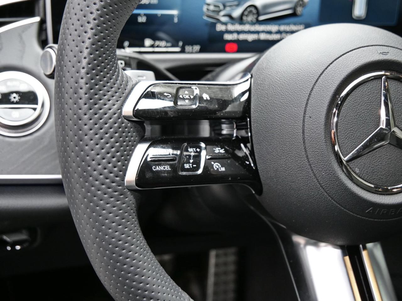 Mercedes-Benz E 220 d T AMG MBUXNavi Distronic Memory 360°