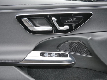 Mercedes-Benz E 220 d T AMG MBUXNavi Distronic Memory 360°