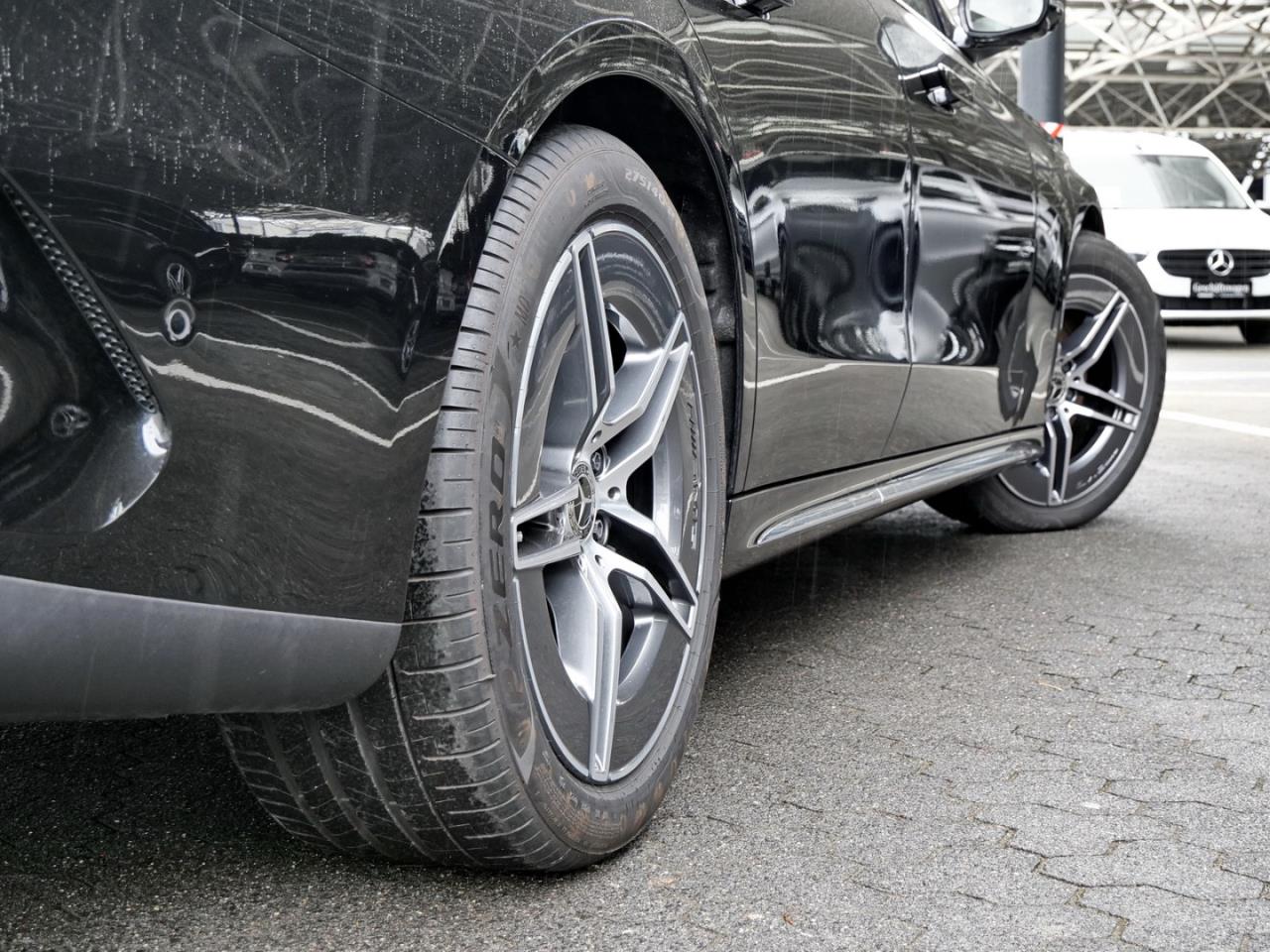 Mercedes-Benz E 220 d T AMG MBUXNavi Distronic Memory 360°