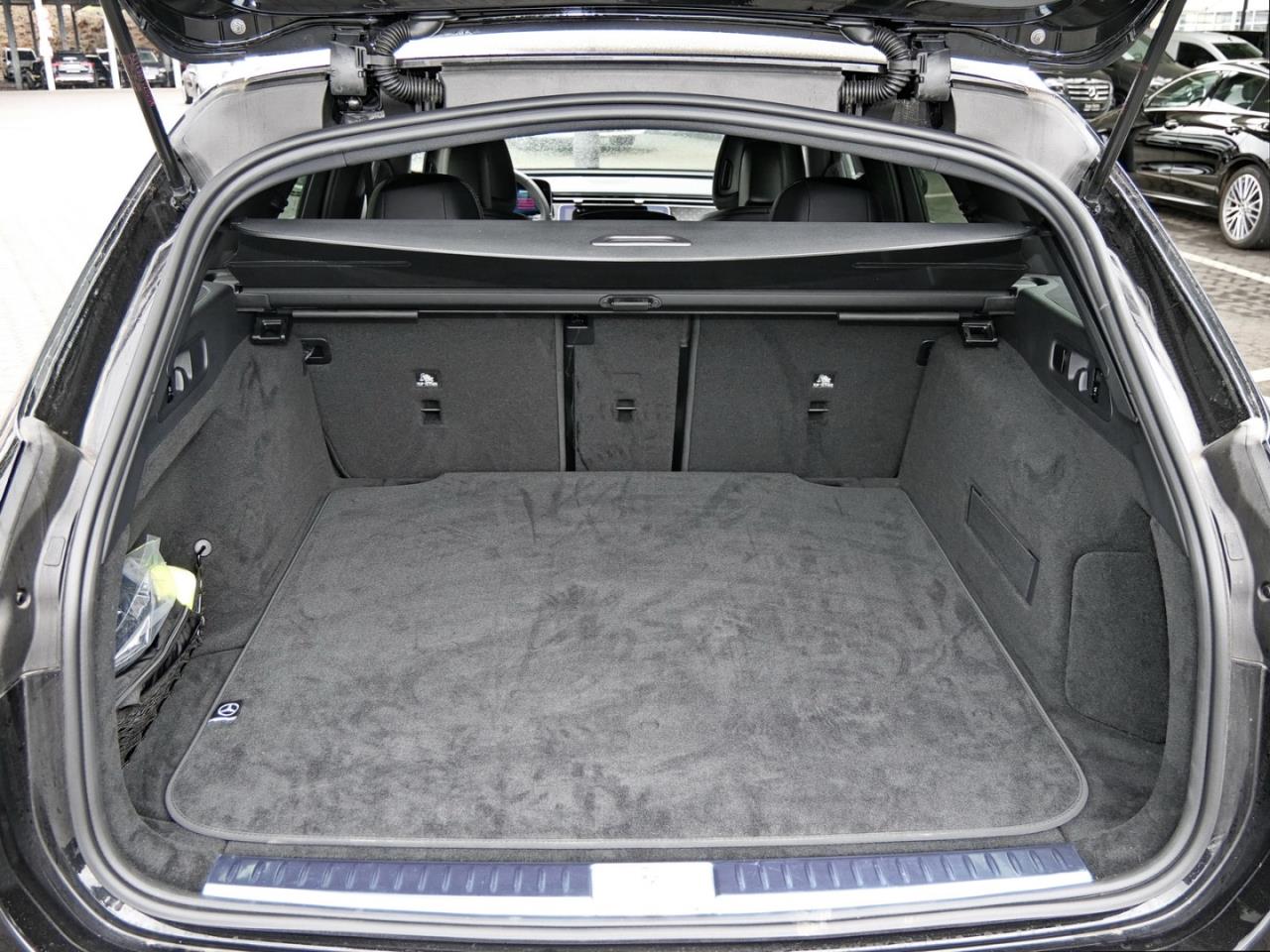 Mercedes-Benz E 220 d T AMG MBUXNavi Distronic Memory 360°