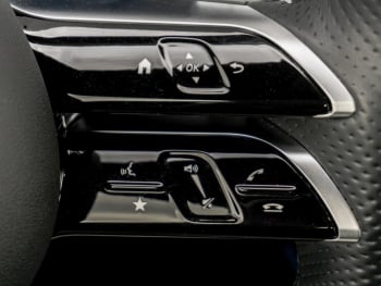 Mercedes-Benz E 300 de 4M T AMG Distronic Panorama Burmester Mercedes-Benz E 300 de 4M T AMG Distronic Panorama Burmester