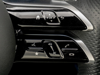 Mercedes-Benz E 300 de 4M T AMG Distronic Panorama Burmester