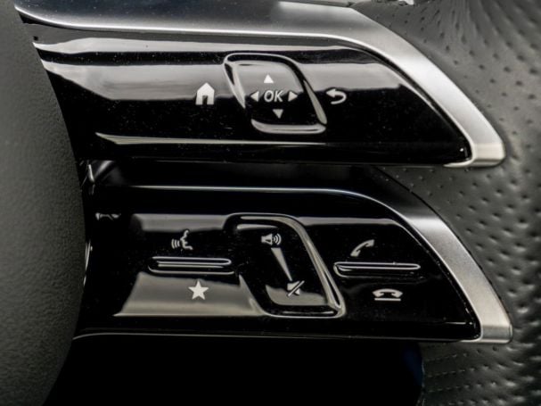 Mercedes-Benz E 300 de 4M T AMG Distronic Panorama Burmester