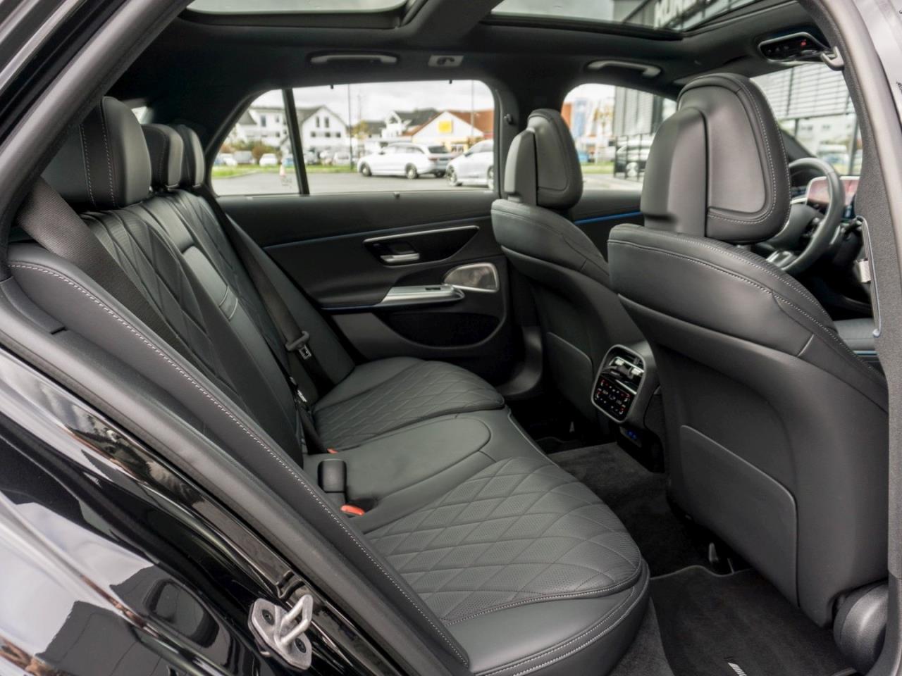 Mercedes-Benz E 300 de 4M T AMG Distronic Panorama Burmester