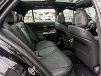 Mercedes-Benz E 300 de 4M T AMG Distronic Panorama Burmester Mercedes-Benz E 300 de 4M T AMG Distronic Panorama Burmester