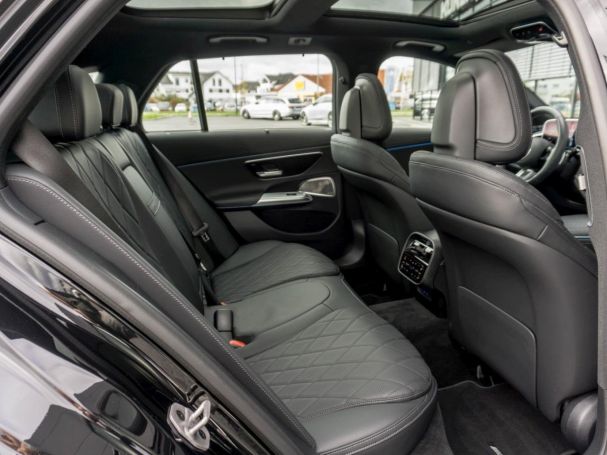 Mercedes-Benz E 300 de 4M T AMG Distronic Panorama Burmester Mercedes-Benz E 300 de 4M T AMG Distronic Panorama Burmester