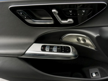 Mercedes-Benz E 300 de 4M T AMG Distronic Panorama Burmester