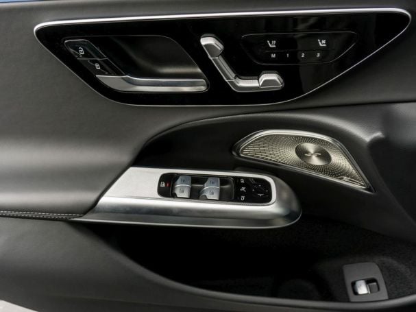 Mercedes-Benz E 300 de 4M T AMG Distronic Panorama Burmester Mercedes-Benz E 300 de 4M T AMG Distronic Panorama Burmester